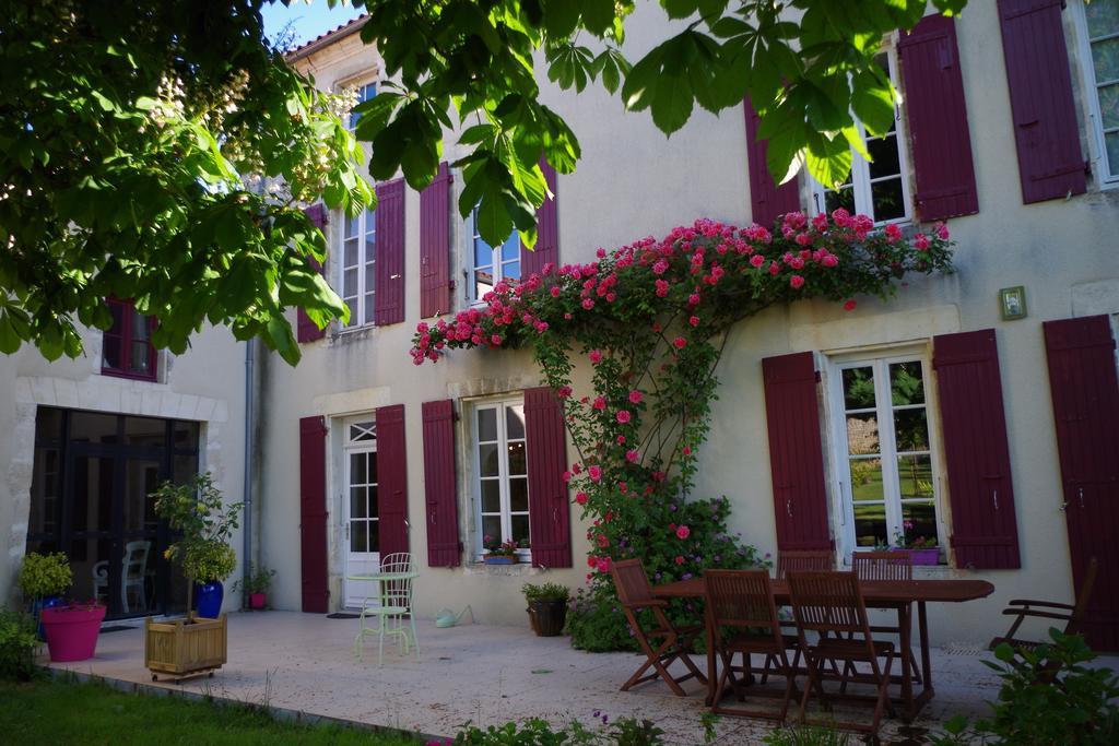 Le Logis De La Poupeliere Bed & Breakfast Vouhe  Exterior photo