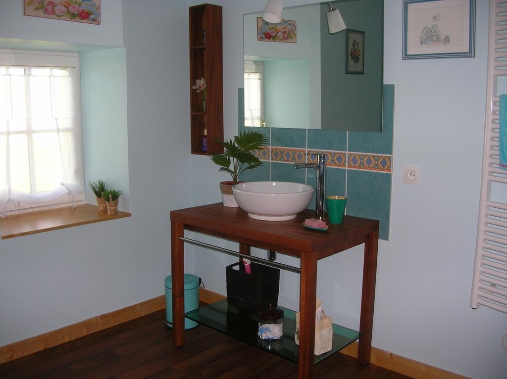 Le Logis De La Poupeliere Bed & Breakfast Vouhe  Exterior photo