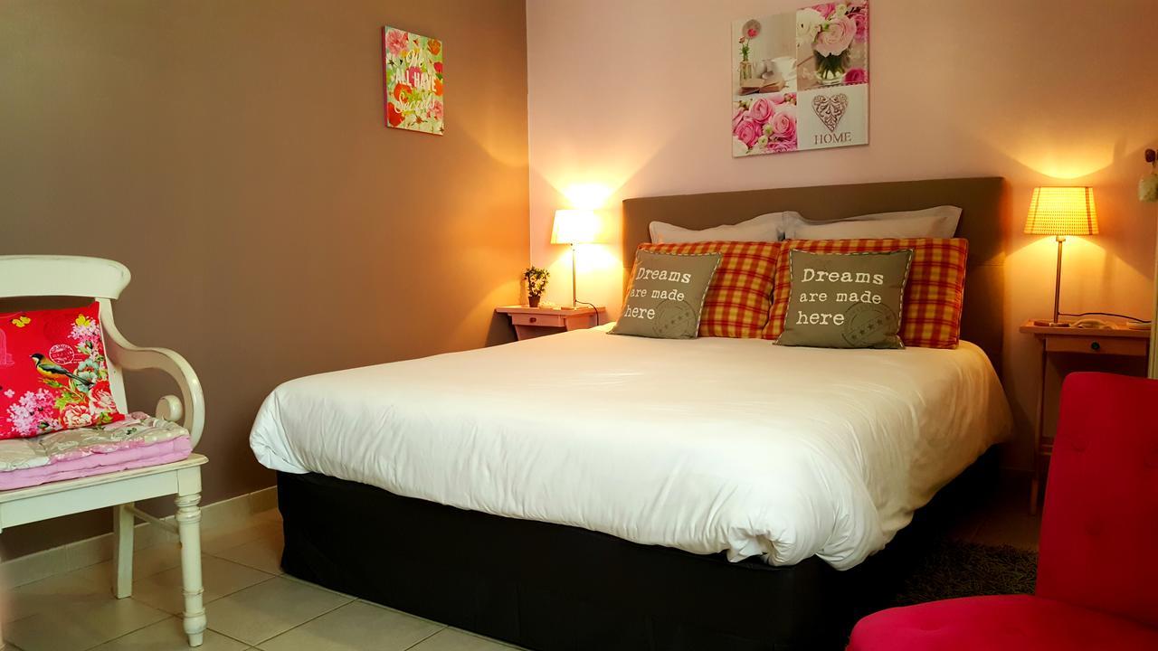 Le Logis De La Poupeliere Bed & Breakfast Vouhe  Exterior photo