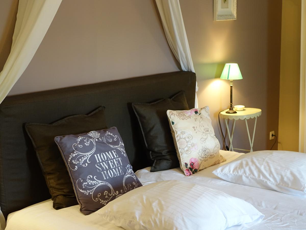 Le Logis De La Poupeliere Bed & Breakfast Vouhe  Exterior photo
